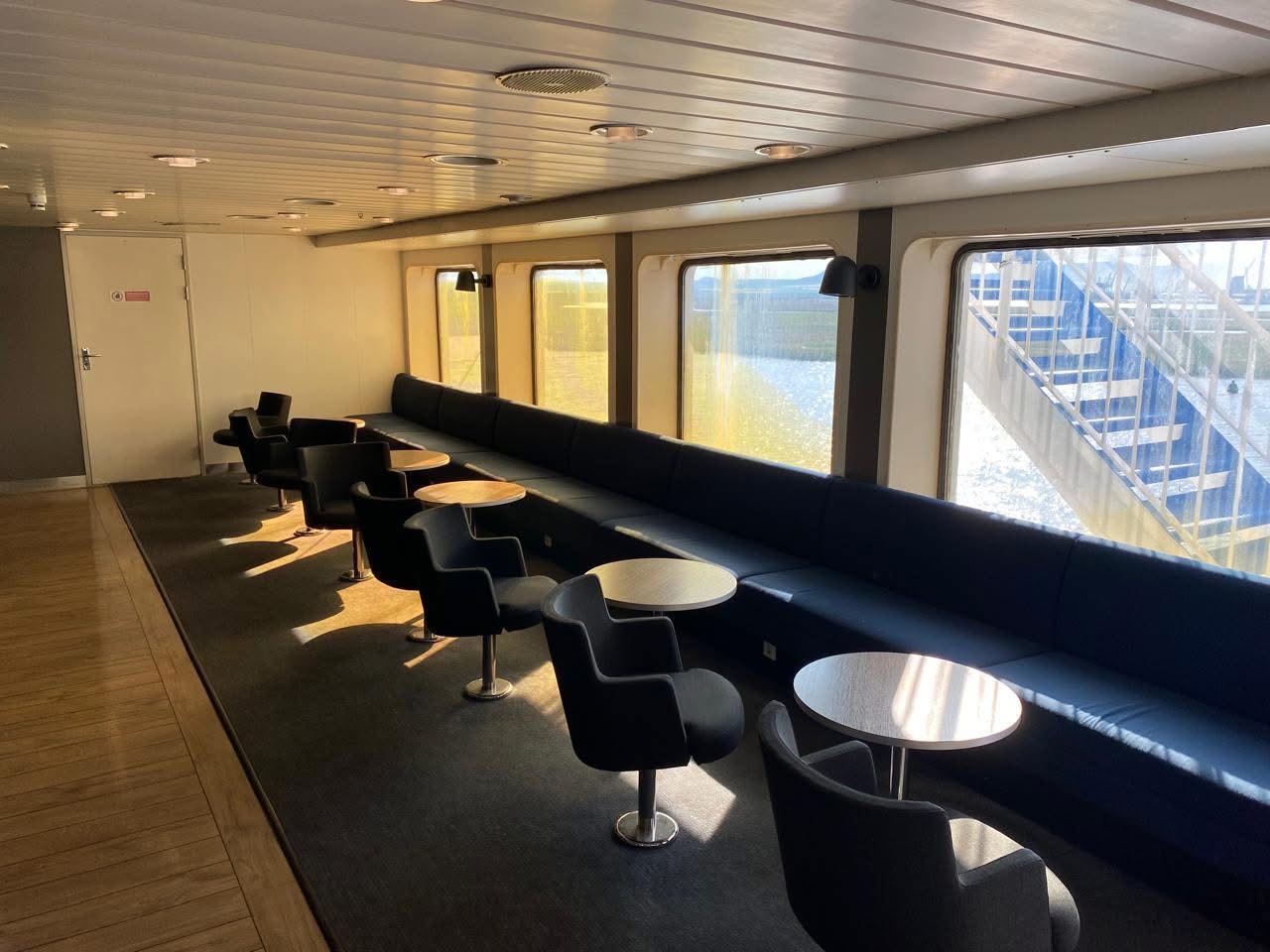 داخل السفينة 10